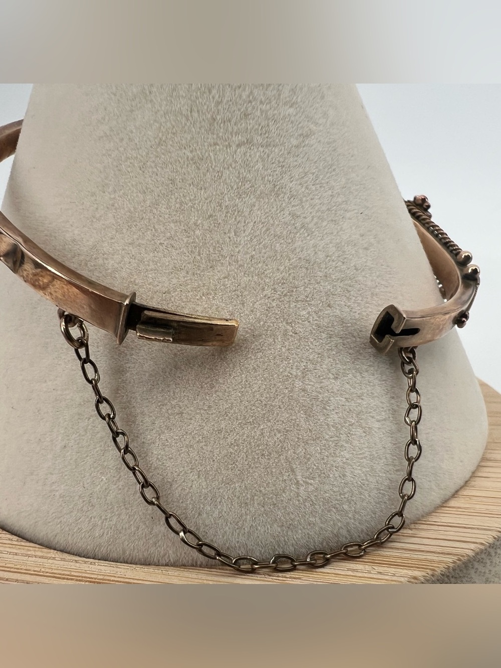 9K Gold Victorian Bangle Bracelet Blue White Stones 2.5” Stackable Dainty 5.19g - Picture 6 of 14
